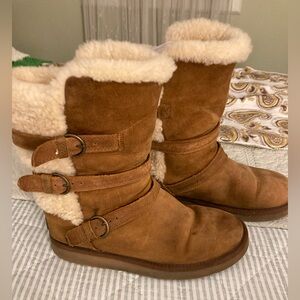 UGG Suede Becket Mid Calf Pull On Shearling Lining Triple Buckle Strap Sz US 7